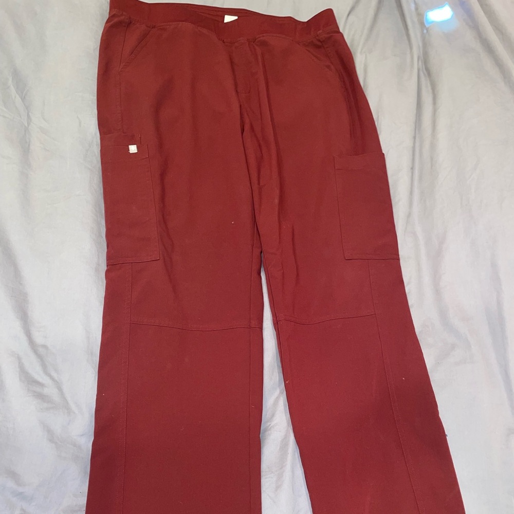 Men’s Figs cargo scrub pants- maroon, size XL